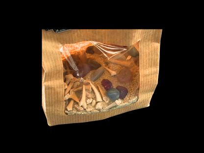 Schatztütchen mit Haifischzähnen und Trommelsteinen